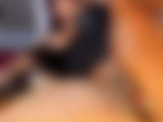 Live cam show with Camille Bennet - Machine on friskycurves.com