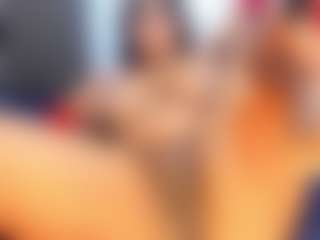 Live cam show with Camille Bennet - Living Room on Hubzter Live