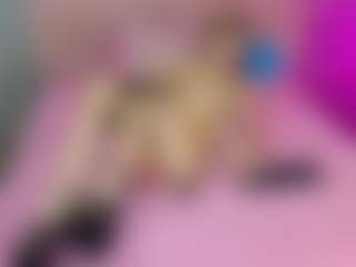 Live cam show with Akilla-Queen - Double Penetration on Camsoda