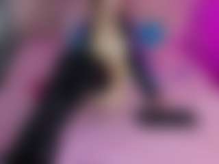 Spettacolo in cam dal vivo con Akilla-Queen - Small Tits su Camsoda