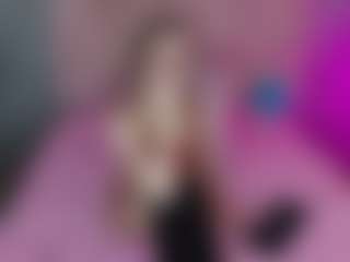 Live cam show with Akilla-Queen - Small Tits on Dolls Live