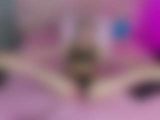 Live cam show with Akilla-Queen - Lush Blonde Hair on Camming Site