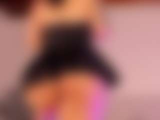 Live cam show with KiimLee - Spank on AdultVida.com