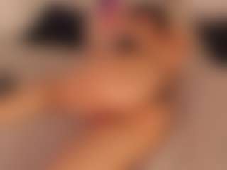 Live cam show with KiimLee - Toes on Livezox