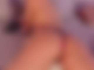 Live cam show with KiimLee - Wet on chickslive.net