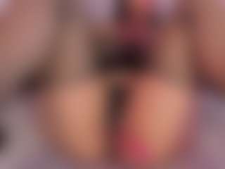 Live cam show with KiimLee - Black Squirt on CamSextacy