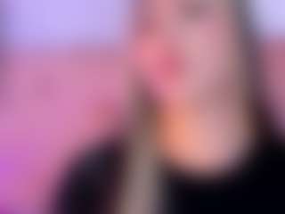 liaa-18's Live Sex Cam Show