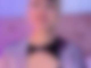 liaa-18's Live Sex Cam Show