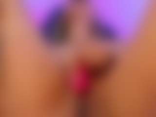 liaa-18's Live Sex Cam Show