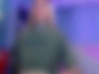 Live cam show with JuliaBulette - Black Hair on AdultVida.com