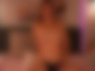 Live cam show with LouiseMiler - Gagging on milfzrlive.com