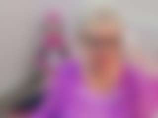 Live cam show with KayleSmoll - Grey on CamwithHer