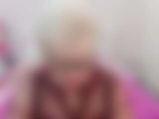 Live cam show with KayleSmoll - Granny Latina on Gym Cam Girls