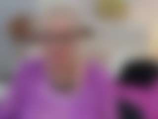 Live cam show with KayleSmoll - Senior on Streamer API