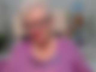 Live cam show with KayleSmoll - Granny on friskycurves.com