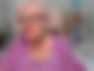 Live cam show with KayleSmoll - Granny on LiveSexCams6