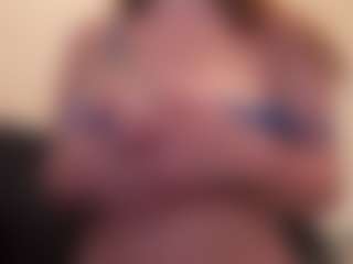 Live cam show with SteamySofia - Deepthroat on wildcum.com