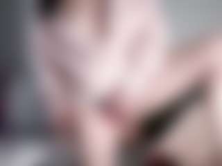 Live cam show with Samantha - Strip on Milfs Live