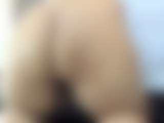 Live cam show with DaianaLutzRx - Smoking on Milfs Live