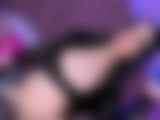 EvaaMooree's Live Sex Cam Show