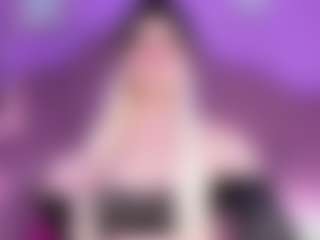 EvaaMooree's Live Sex Cam Show