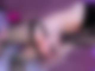 Live cam show with EvaaMooree - Caucasian on SmokeAndPoke