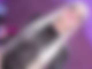 EvaaMooree's Live Sex Cam Show