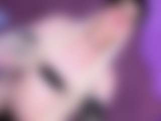 Live cam show with EvaaMooree - Average on Uber Horny