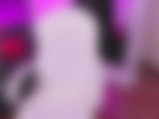 Live cam show with Charlotte - Facial Piercings on AdultVida.com