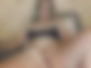 Cristinnaa MILF webcam performer live streaming