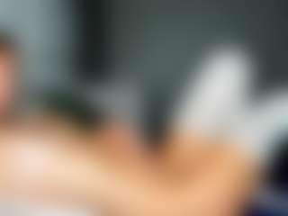 Live cam show with BlakeWow - Blonde Hair Petite on Camsoda