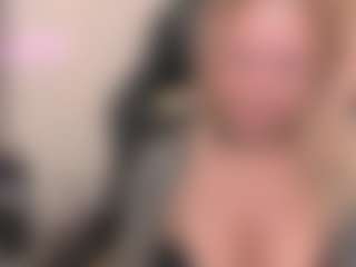 Live cam show with lerika-moore - Domination on AdultVida.com