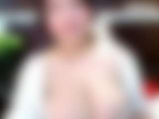 Live cam show with Tinny18 - Twitter on StripNow
