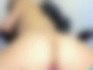 Live cam show with crystal-brubano - Horney on AdultVida.com