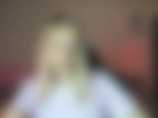 Live cam show with RouseReedd - Living Room on liverealitysex.com