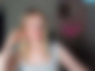 Live cam show with RouseReedd - Living Room on intimatelivegirls.com
