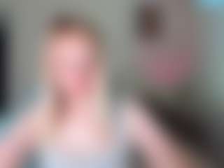 Live cam show with RouseReedd - Living Room on Livezox