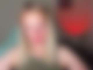 Live cam show with RouseReedd - Living Room on StripNow