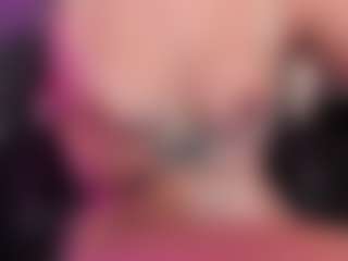 Live cam show with SaraaMills - Sexy on Milfs Live