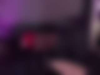 Live cam show with SaraaMills - Average on Soda Cam