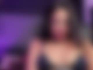 Live cam show with SaraaMills - Average on SmokeAndPoke