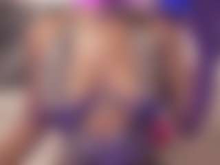 Live cam show with Pame  Brown - Nipple Piercings on friskycurves.com