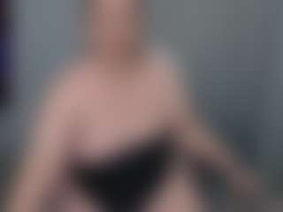 Live cam show with ellaswan - Latina Mature on https://playwithruby.com