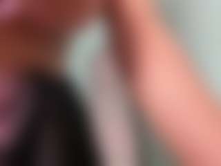 Live cam show with goddess-kianna - Fuck on Milf Play
