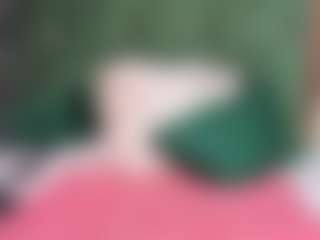 Live cam show with Hellen Curvelo - Thin on Camming Site