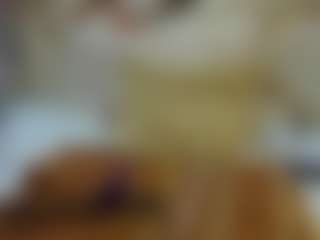 Live cam show with Hellen Curvelo - Petite on sexylive.show
