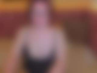 Live cam show with EmilyAmorre - Average on Fling VIP Chat