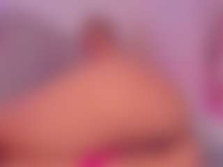 Live cam show with Shelynna - Petite on Camsoda