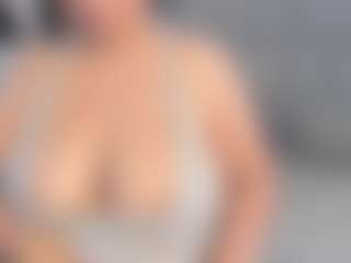 Live cam show with Miah Collings - Hairy Pussy on Latina Girls