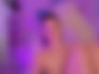 Live cam show with MollyHugs - Babygirl on Pornisteam.com